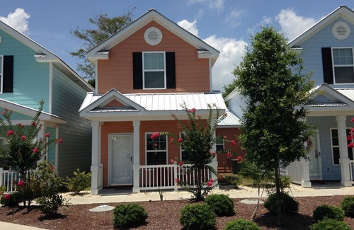 Myrtle Beach Cottage | Delightful 3-BR Cottage with Pool & Ocean Views