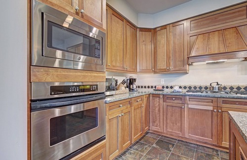 River Run Condo | Cozy 3BR Condo in River Run Village with Ski In/Out Access