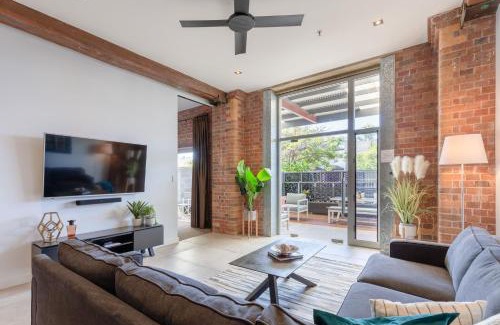 Teneriffe Apartment | Inviting 3-Bedroom Woolstore Apartment with Courtyard Oasis