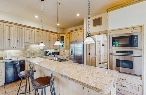 Three Peaks House | Inviting Home with Mountain Views & Gourmet Kitchen