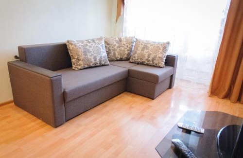 Sukhinovka Apartment | Elegant 3 Room Apartment in Center by Green House