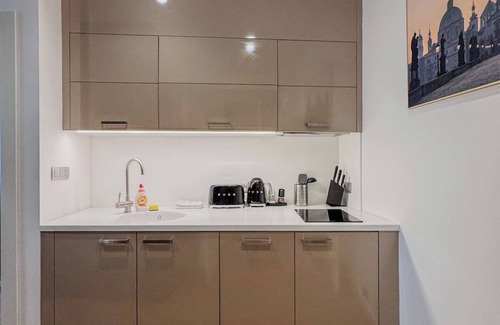 Stare Mesto Apartment | Luxury 3Bedroom Stay in Old Town