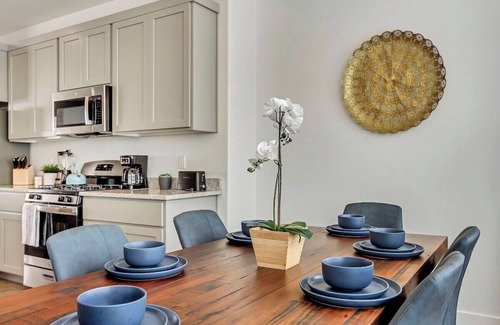 American Fork House | Stylish Townhouse: 3BR, Breakfast Included & Family-Friendly