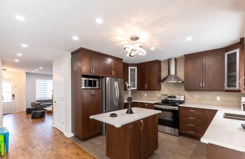 L'Ile-Bizard House | Pet-Friendly 3BR Retreat with Free Parking and Kitchen