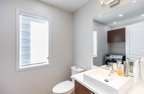L'Ile-Bizard House | Pet-Friendly 3BR Retreat with Free Parking and Kitchen