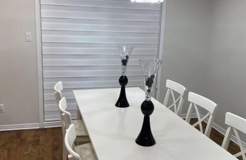 L'Ile-Bizard House | Pet-Friendly 3BR Retreat with Free Parking and Kitchen