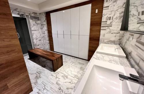 Angelopolis Apartment | Inviting 3BR Apartment with Pool, Spa & Breathtaking Views