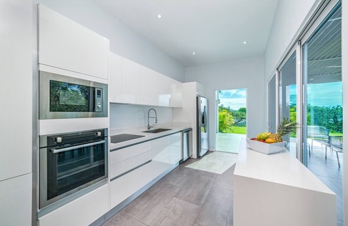 Samara Villa | Modern Retreat with Private Pool and Ocean View