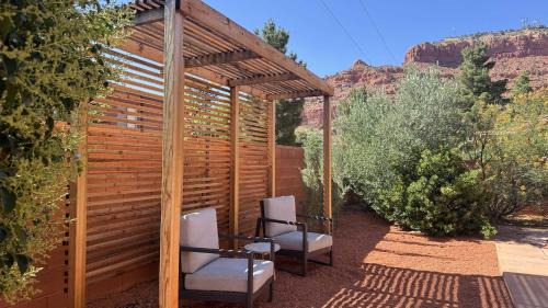 Kanab House | Pet-Friendly 3BR Retreat with Pool in Upscale Area