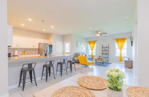 Austin House | Luxury 3BR Retreat, Pool, Near COTA & Airport