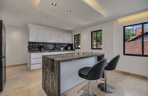 El Poblado Apartment | Luxury 3BR Retreat, Private Jacuzzi, Nightclub and AC
