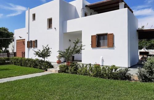 Skiros Villa | Oceanfront Sunrise Villa - 4-Star Guest Rated: 9.9/10