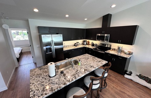 Joseph House | Luxury 3BR Townhome - Walk anywhere in Joseph! (E)