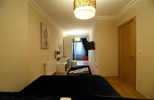 Basaksehir Apartment | Elegant 4-Star Apartment with Terrace and Private Pool