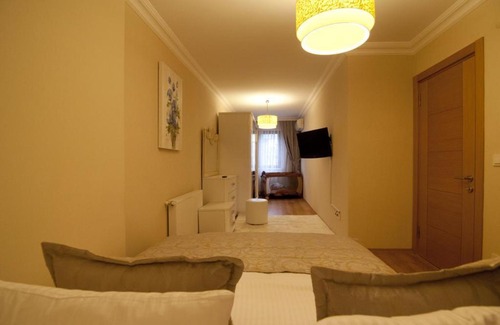 Basaksehir Apartment | Elegant 4-Star Apartment with Terrace and Private Pool