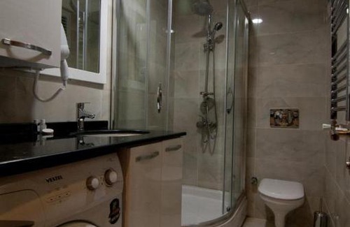Basaksehir Apartment | Elegant 4-Star Apartment with Terrace and Private Pool