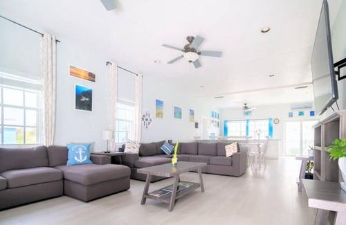 East End House | Elegant Ocean View Home with Pool & Hot Tub for Families