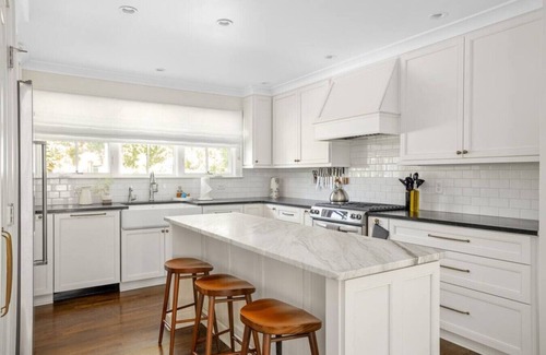 Decatur House | Indulge in Luxury with Spa & Breakfast in Atlanta