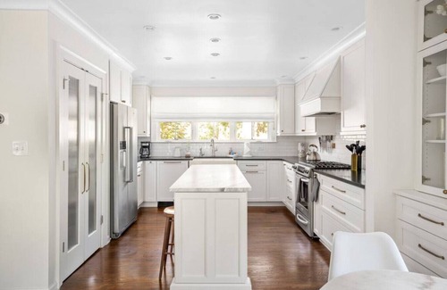 Decatur House | Indulge in Luxury with Spa & Breakfast in Atlanta