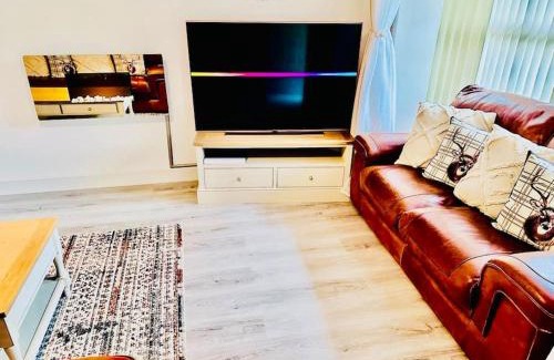 Wyken House | Elegant 4-Bed Home in Coventry with Child-Friendly Amenities