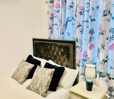 Wyken House | Elegant 4-Bed Home in Coventry with Child-Friendly Amenities