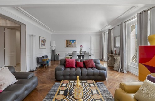 Chaillot Apartment | Luxury 4 Bed Residence - Next to Arc de Triomphe