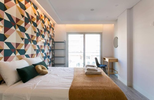 Alges Apartment | Elegant 4-Bedroom Flat with Oceanfront Views & Pool