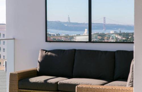 Alges Apartment | Elegant 4-Bedroom Flat with Oceanfront Views & Pool