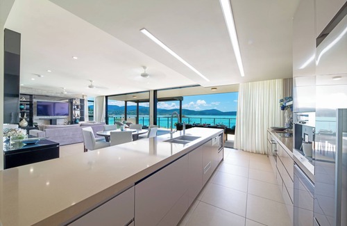 Airlie Beach Apartment | Elegant Whitsunday Penthouse with Ocean Views & Pool