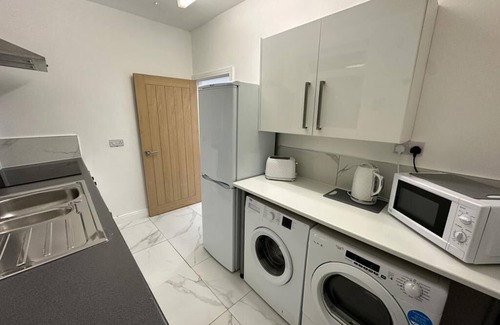 Middlesbrough Apartment | Modern 4-Bedroom Studio Apartment for Family Getaways