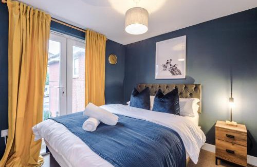 Burslem House | Family-Friendly Stoke Home Sleeps 10 | Rated 9.5/10