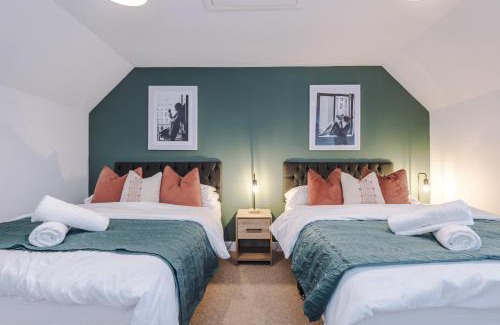 Burslem House | Family-Friendly Stoke Home Sleeps 10 | Rated 9.5/10