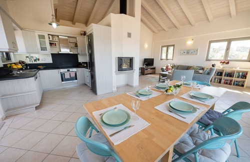 Galatas Villa | Elegant 4 Bedroom Villa with Private Pool & Ocean View