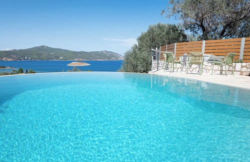 Galatas Villa | Elegant 4 Bedroom Villa with Private Pool & Ocean View