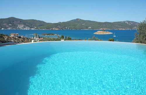 Galatas Villa | Elegant 4 Bedroom Villa with Private Pool & Ocean View