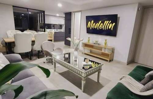 La America Apartment | Relaxing Retreat with Private Jacuzzi Near Al Poblado