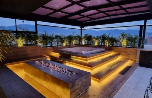 La America Apartment | Relaxing Retreat with Private Jacuzzi Near Al Poblado