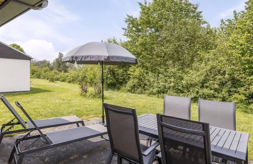 Leiwen House | Cozy Bungalow for 4 at Landal Sonnenberg with Pool & Spa