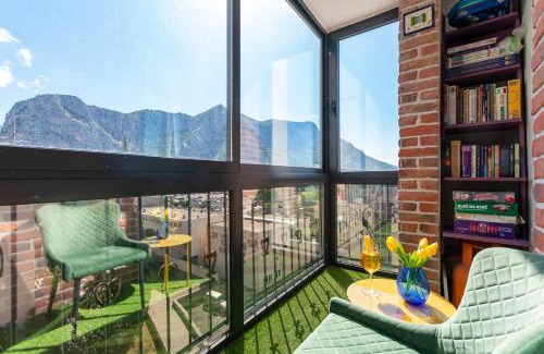 Omis Apartment | Stunning Oceanfront Apartment with Spectacular Views