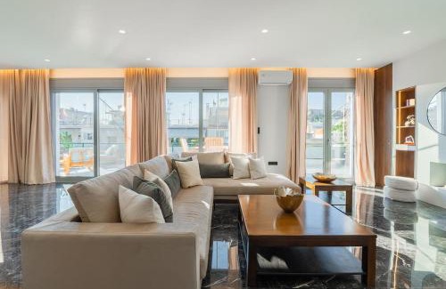 Koukaki Apartment | Luxury 4Bdrm Penthouse with Jacuzzi near Acropolis