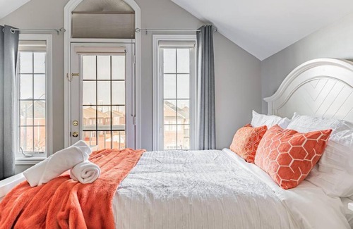 Hurontario Villa | Spacious 4BR House with Excellent Reviews & Family-Friendly Amenities
