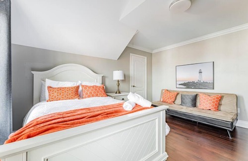 Hurontario Villa | Spacious 4BR House with Excellent Reviews & Family-Friendly Amenities