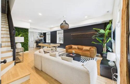 West Town Apartment | Luxury 4br Chicago Pool Table 2 Decks Office 5gb