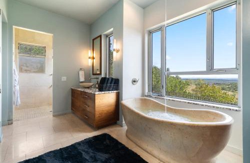 Dripping Springs House | Luxury 4BR Hilltop Retreat Hot Tub & Scenic Views