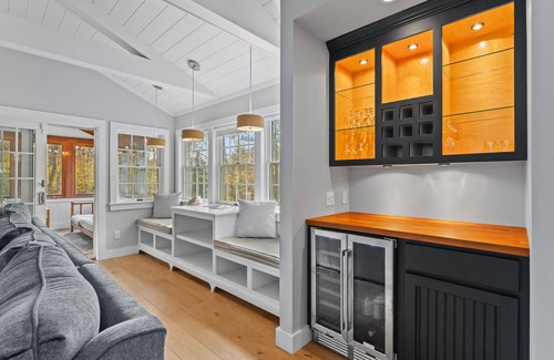 East Haven  Rutland County House | Renovated 4BR Retreat Near Killington Slopes with Hot Tub