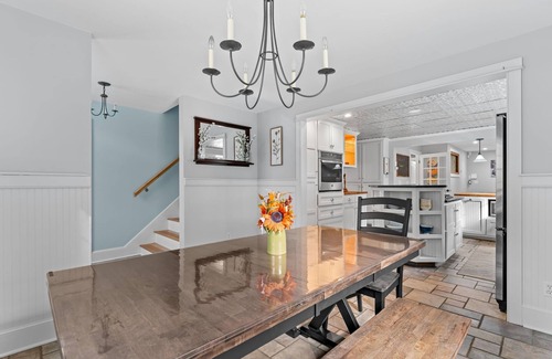 East Haven  Rutland County House | Renovated 4BR Retreat Near Killington Slopes with Hot Tub