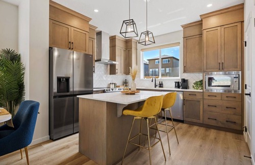 Calgary House | Luxury 4BR Whole House » AC » King Bed » Sleeps 14