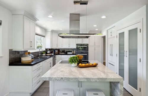 Beresford Park Villa | Elegant 4BR Retreat with Hot Tub, Pool & Basketball Court