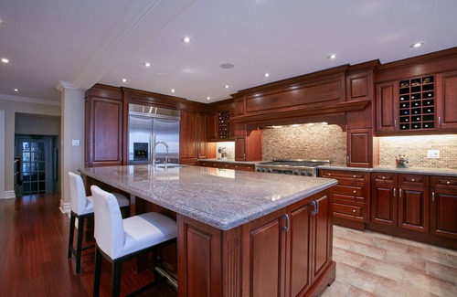 New Toronto House | Discover a 4BR Lakefront Retreat with Pool & Spa in Toronto