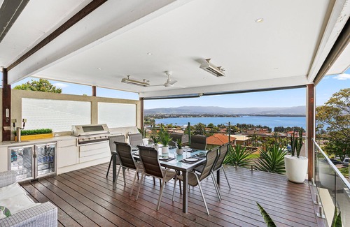 Mount Warrigal House | Elegant 5-Bedroom House with Pool and Beach Access